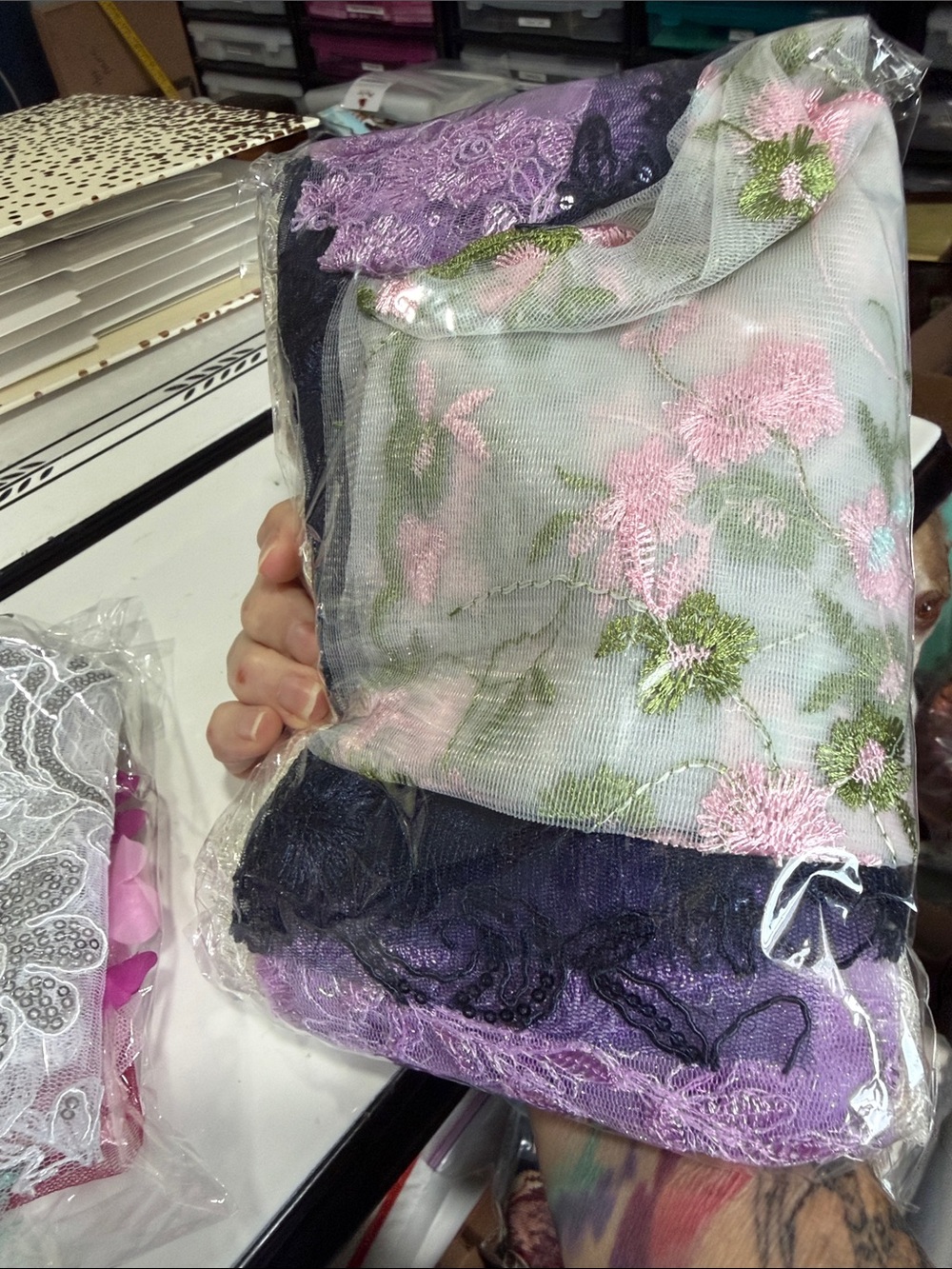 Large Lot of Ribbon and Appliqués - Picture 10 of 11
